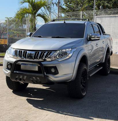 MITSUBISHI L200 TRITON 2.4 16V TURBO DIESEL SPORT HPE-S CD 4P 4X4 AUTOMÁTICO MITSUBISHI L200 TRITON 2.4 16V TURBO DIESEL SPORT HPE-S CD 4P 4X4 AUTOMÁTICO